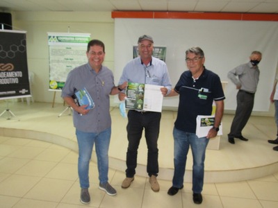 CREA-PR e Coprossel firmam convÃªnio que democratiza o acesso dos produtores rurais Ã  assistÃªncia tÃ©cnica profissional